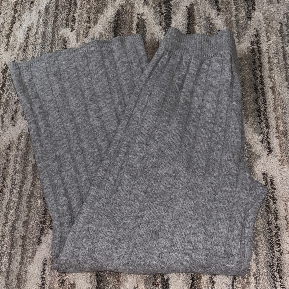 No Boundaries Heather Gray Ribbed Knit Pants and sweater